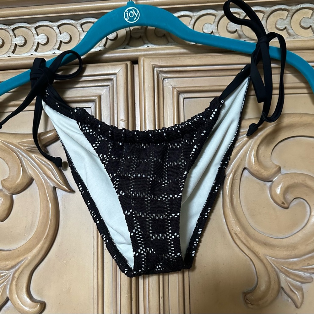 No boundaries string bikini bottom black mesh over white adjustable sz small 3-5